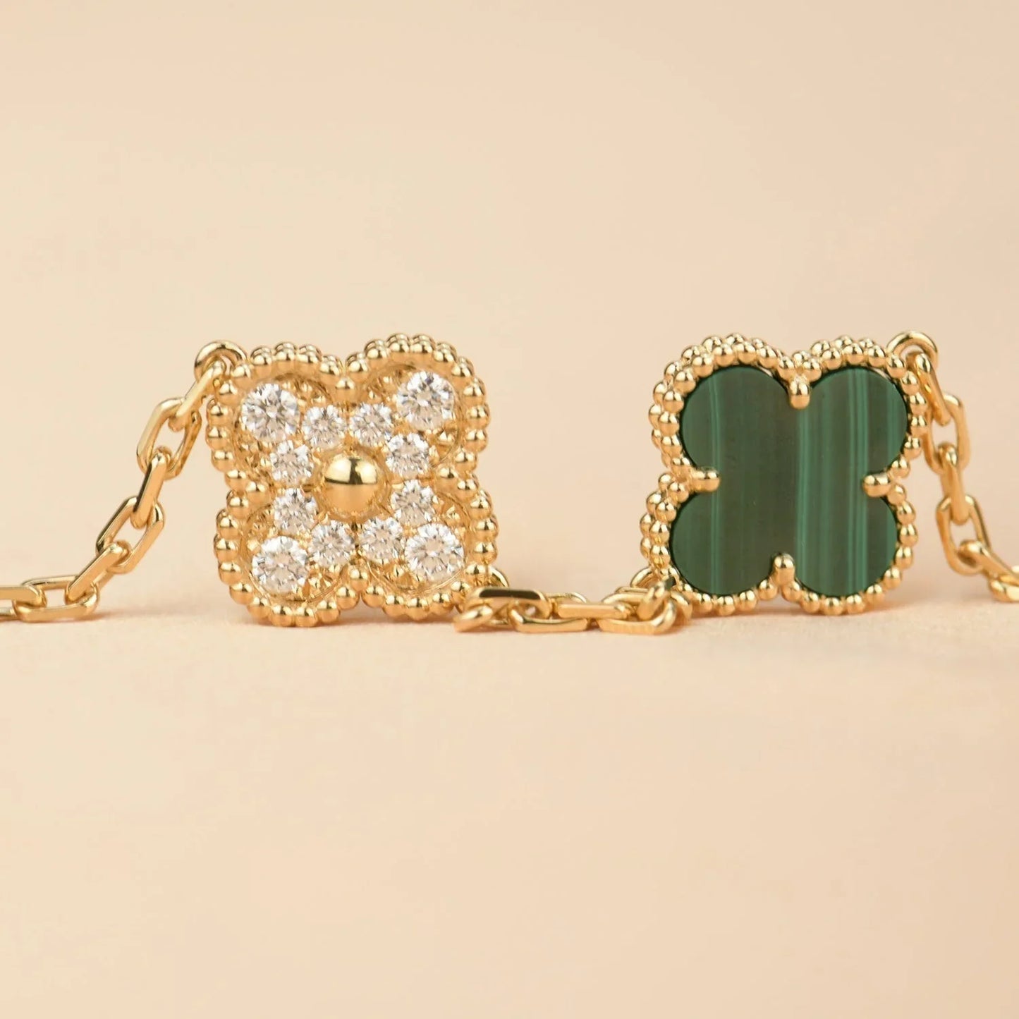 [Vicky] CLOVER 5 MOTIF MALACHITE BRACELET COLLECTION