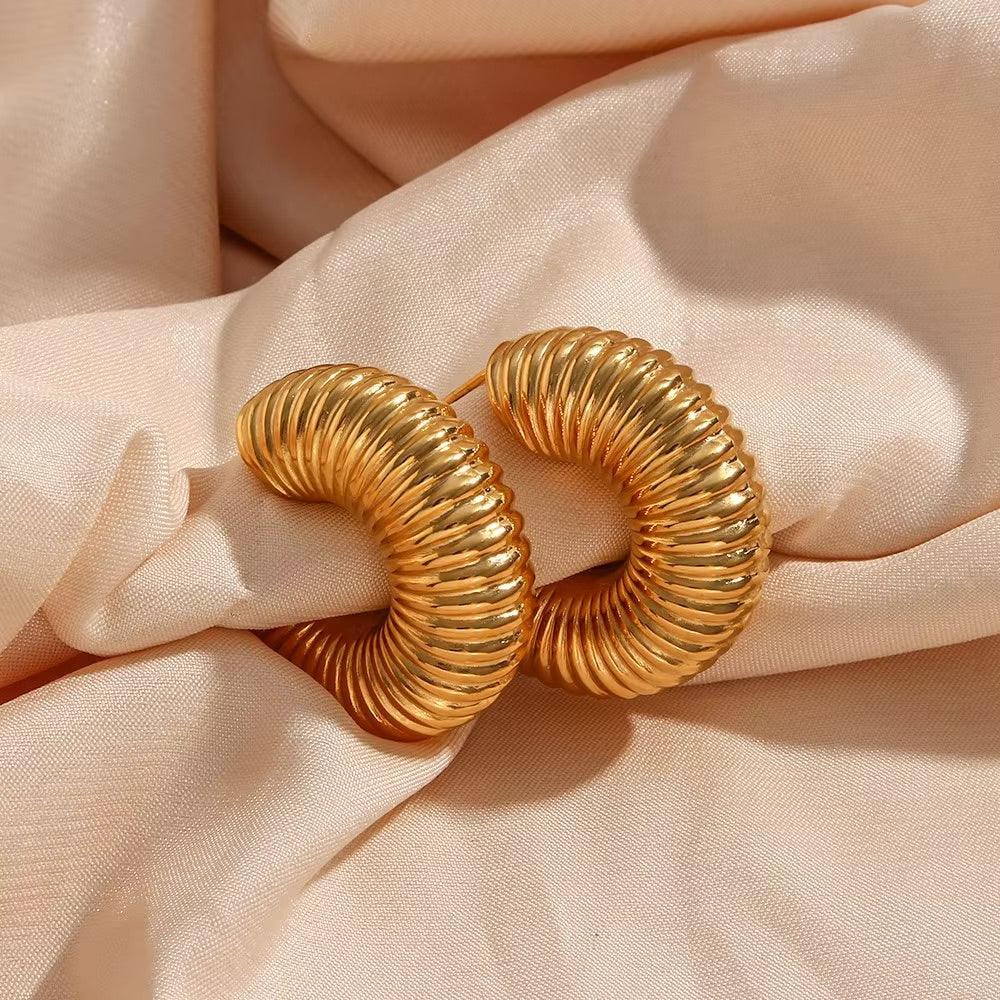 [Royal&Vicky]Aubrey Strukturierte Gold-Creolen