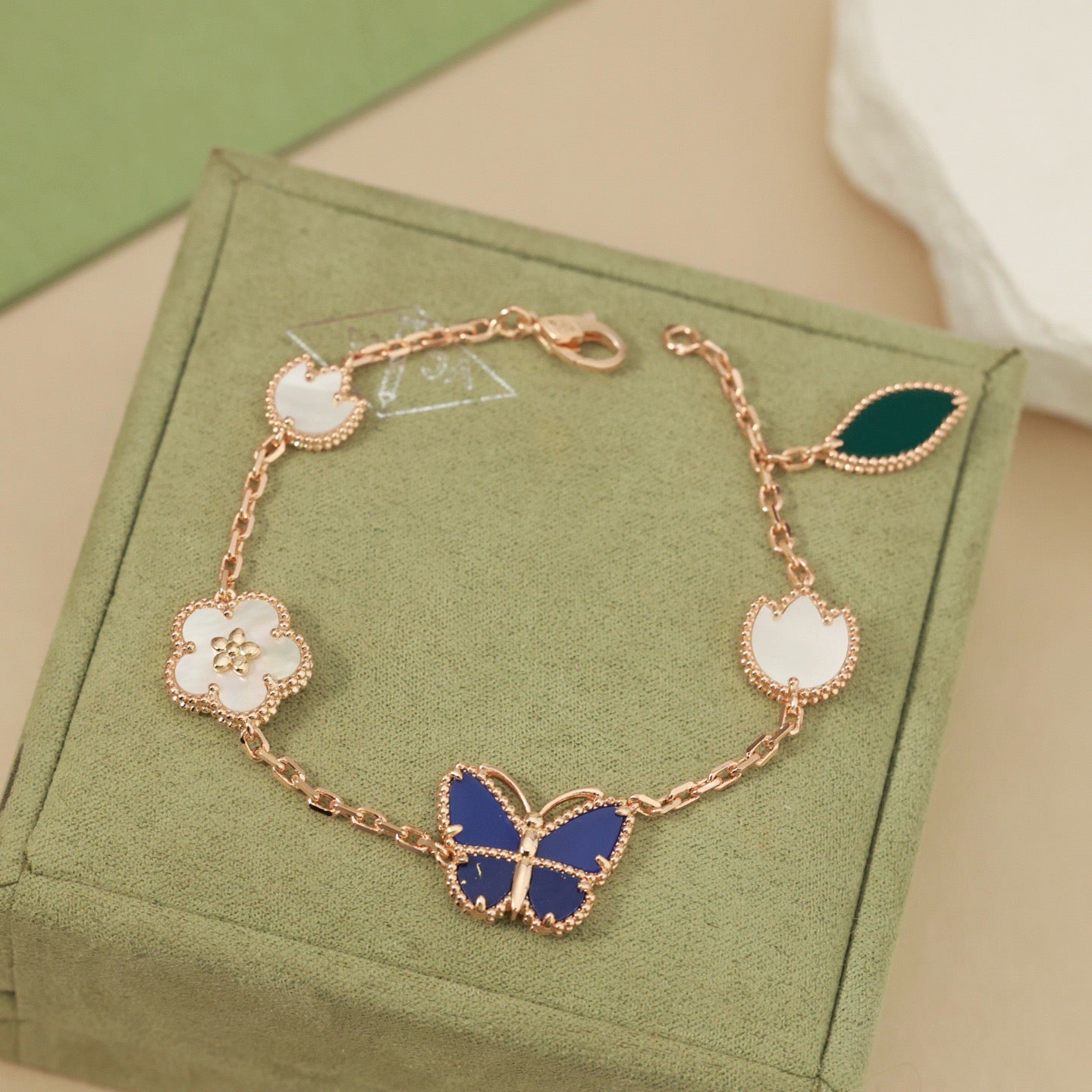 [Vicky]LUCKY SPRING BUTTERFLY 5 MOTIF BRACELET