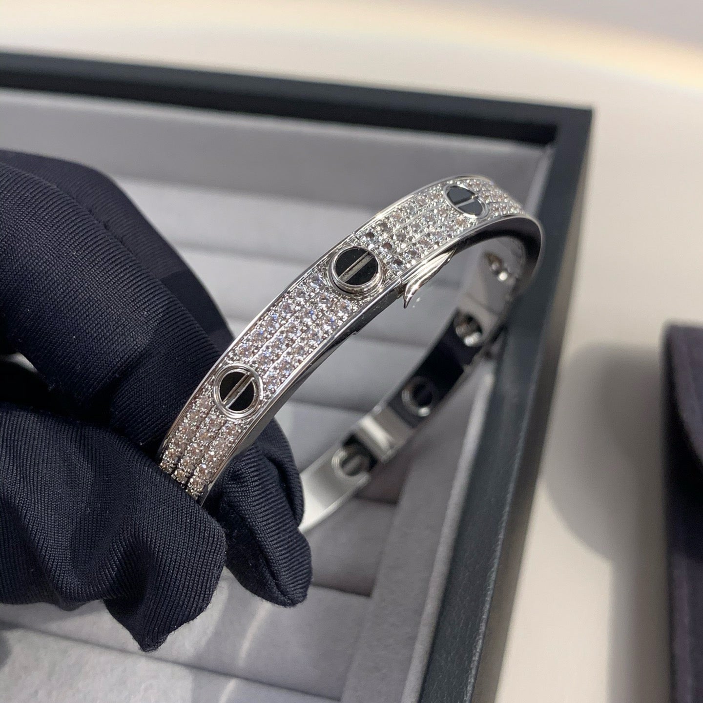[Vicky] LIEBESARMBAND 6,1 MM DIAMANTBESAMT KERAMIK 