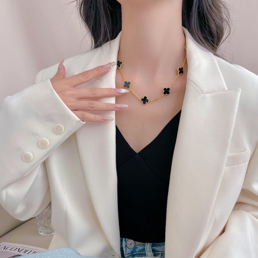 [ヴィッキー]クローバー10モチーフオニキスネックレス