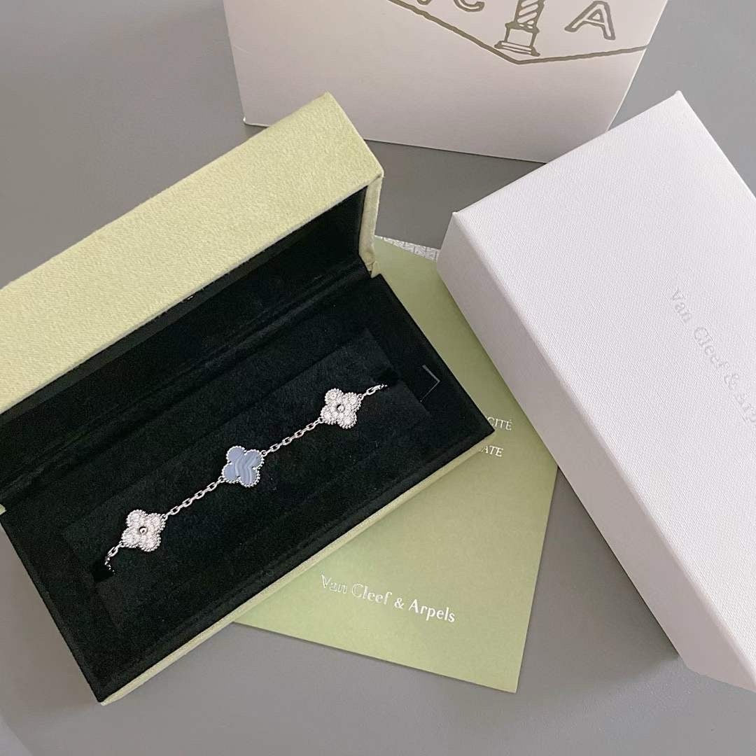 [Vicky] CLOVER 5 MOTIF PURPLE CHALCEDONY BRACELET COLLECTION