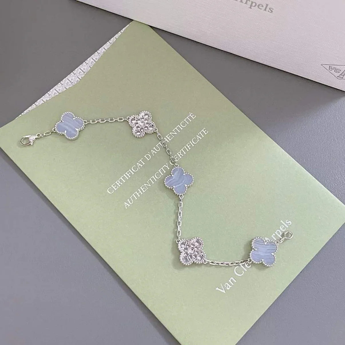 [Vicky] CLOVER 5 MOTIF PURPLE CHALCEDONY BRACELET COLLECTION