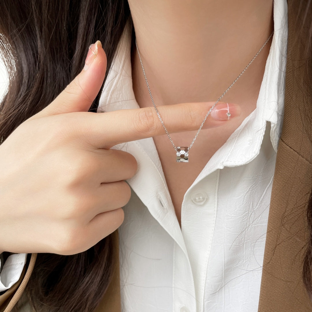 [Vicky] BEE MINI ANHÄNGER DIAMANT HALSKETTE