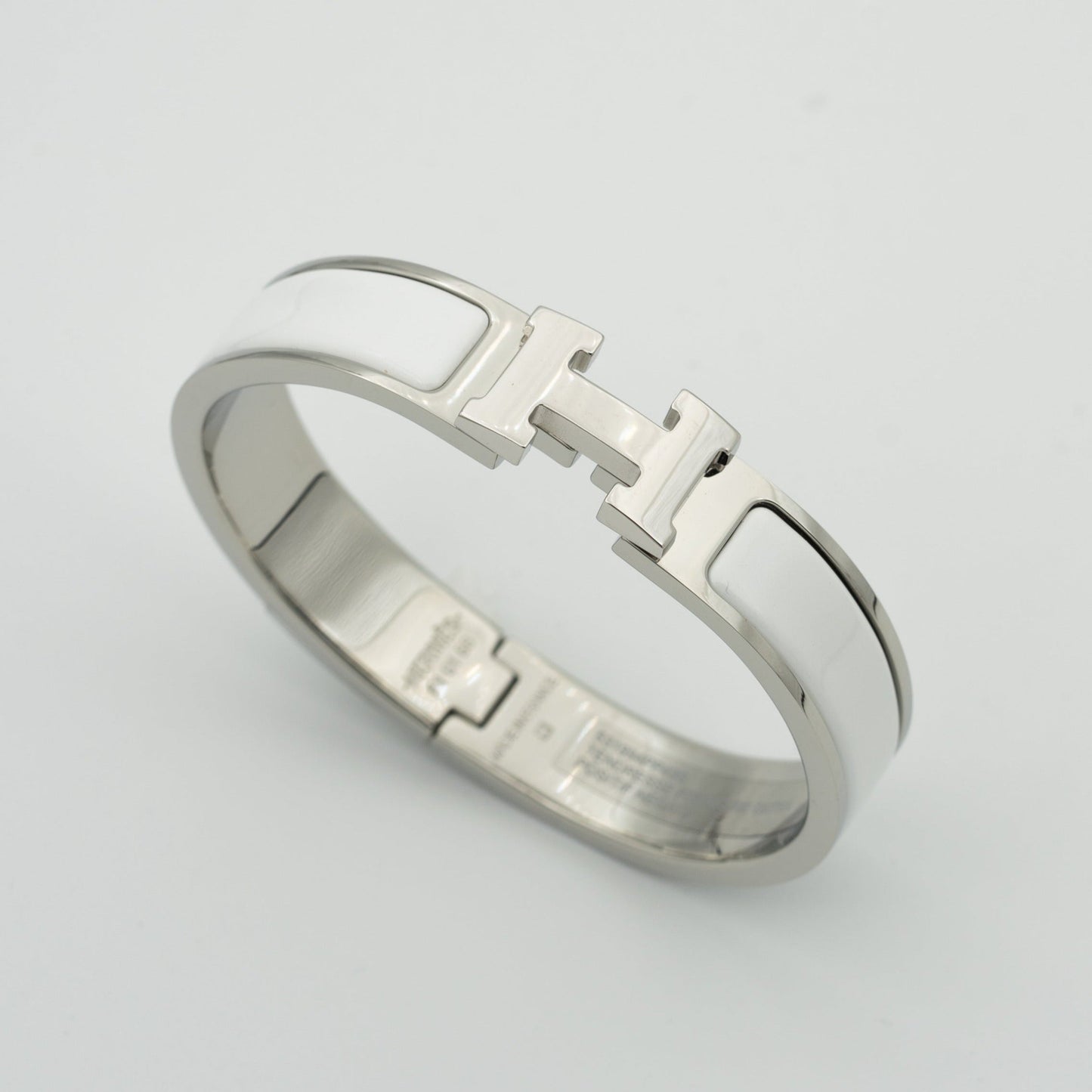 [Vicky]H WHITE BRACELET