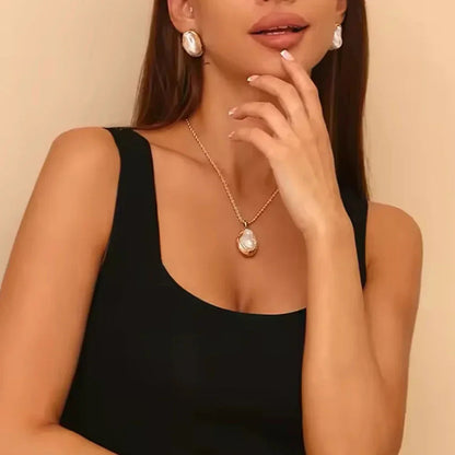 [Royal Vicky]Carly Mother Of Pearl Pendant