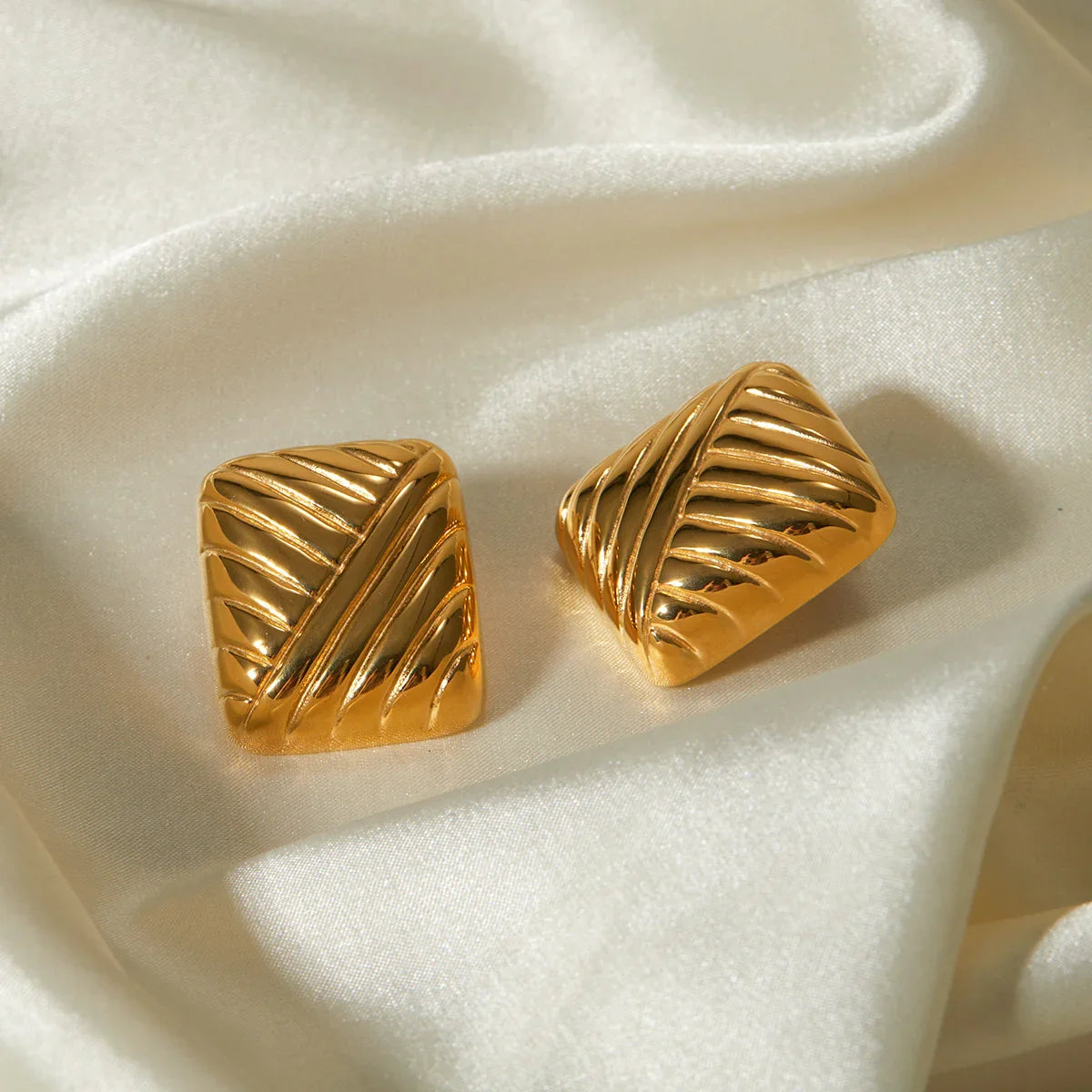 [Royal Vicky]Inez Gold Earrings
