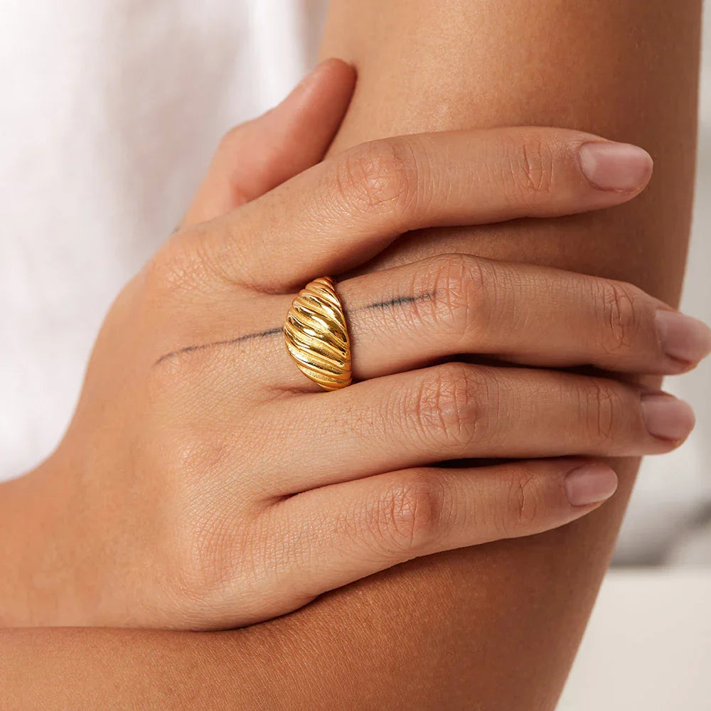 [Royal Vicky]Mia Gold Croissant Ring