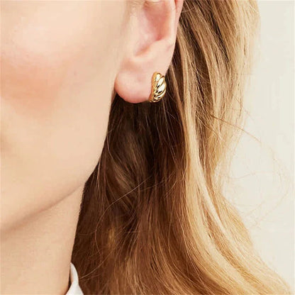 [Royal Vicky]Croissant Huggie Earrings