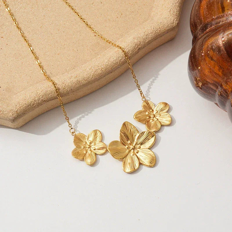 [Royal Vicky]Millie Gold Flower Necklace