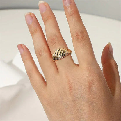 [Royal Vicky]Ylenna Gold Croissant Ring