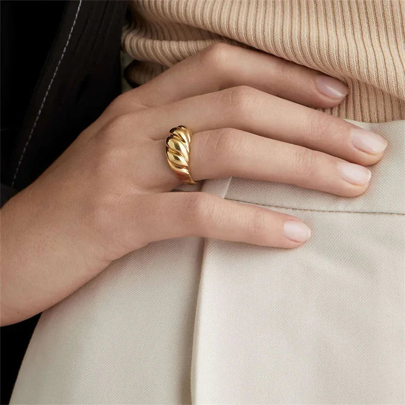 [Royal Vicky]Lorelei Gold Croissant Ring
