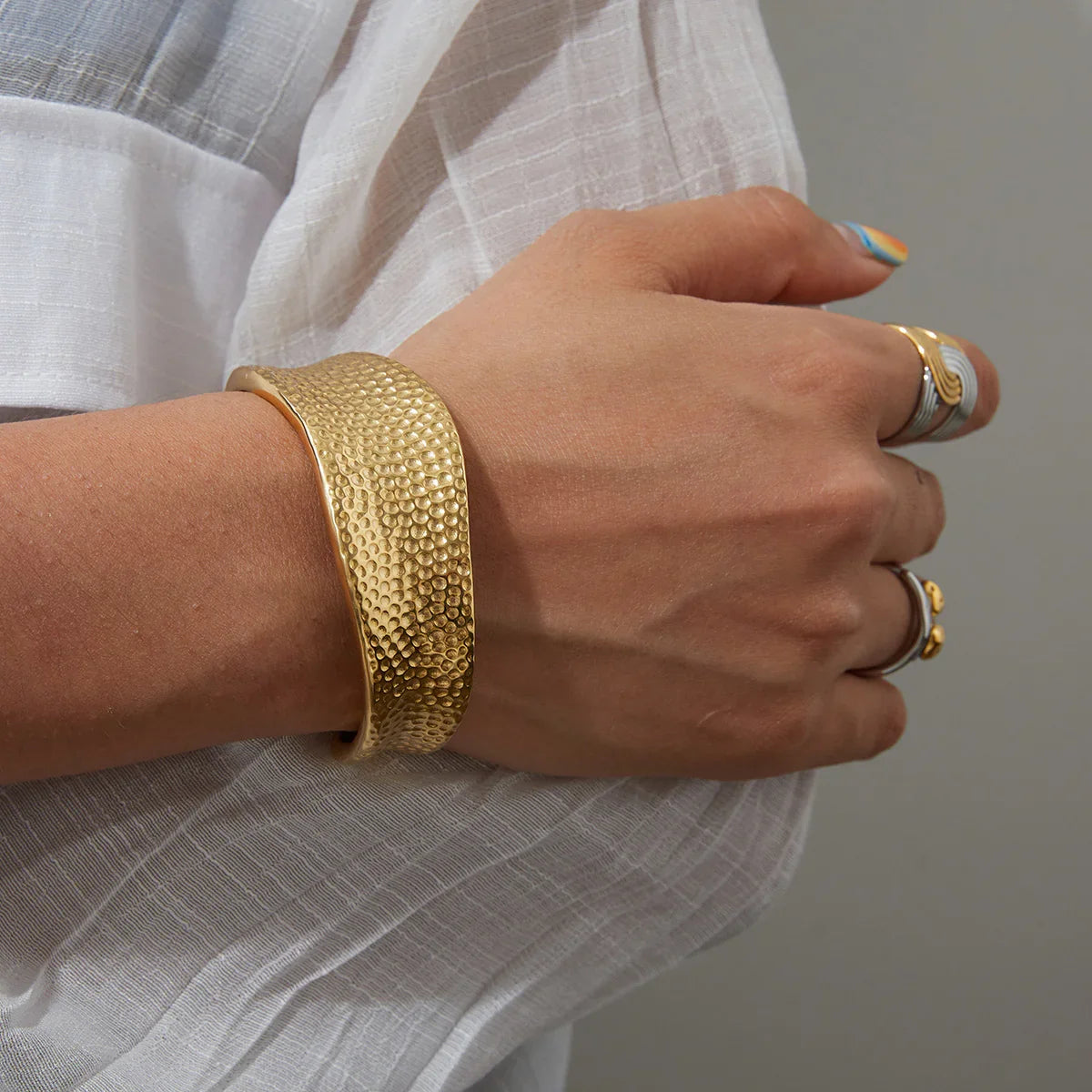 [Royal Vicky]Cheyenne Textured Gold Band