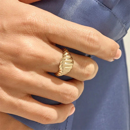 [Royal Vicky]Ylenna Gold Croissant Ring