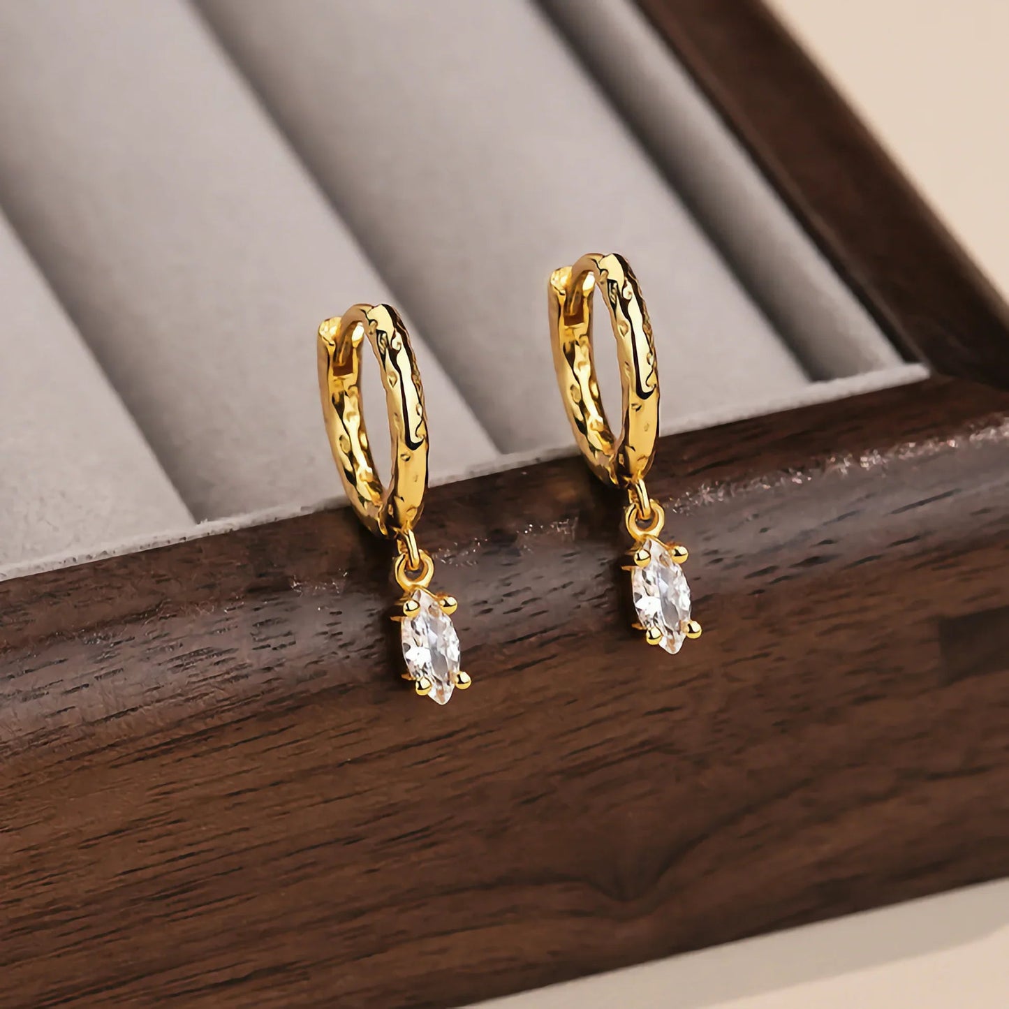 [Royal Vicky]Shayla Hammered Diamond Hoops