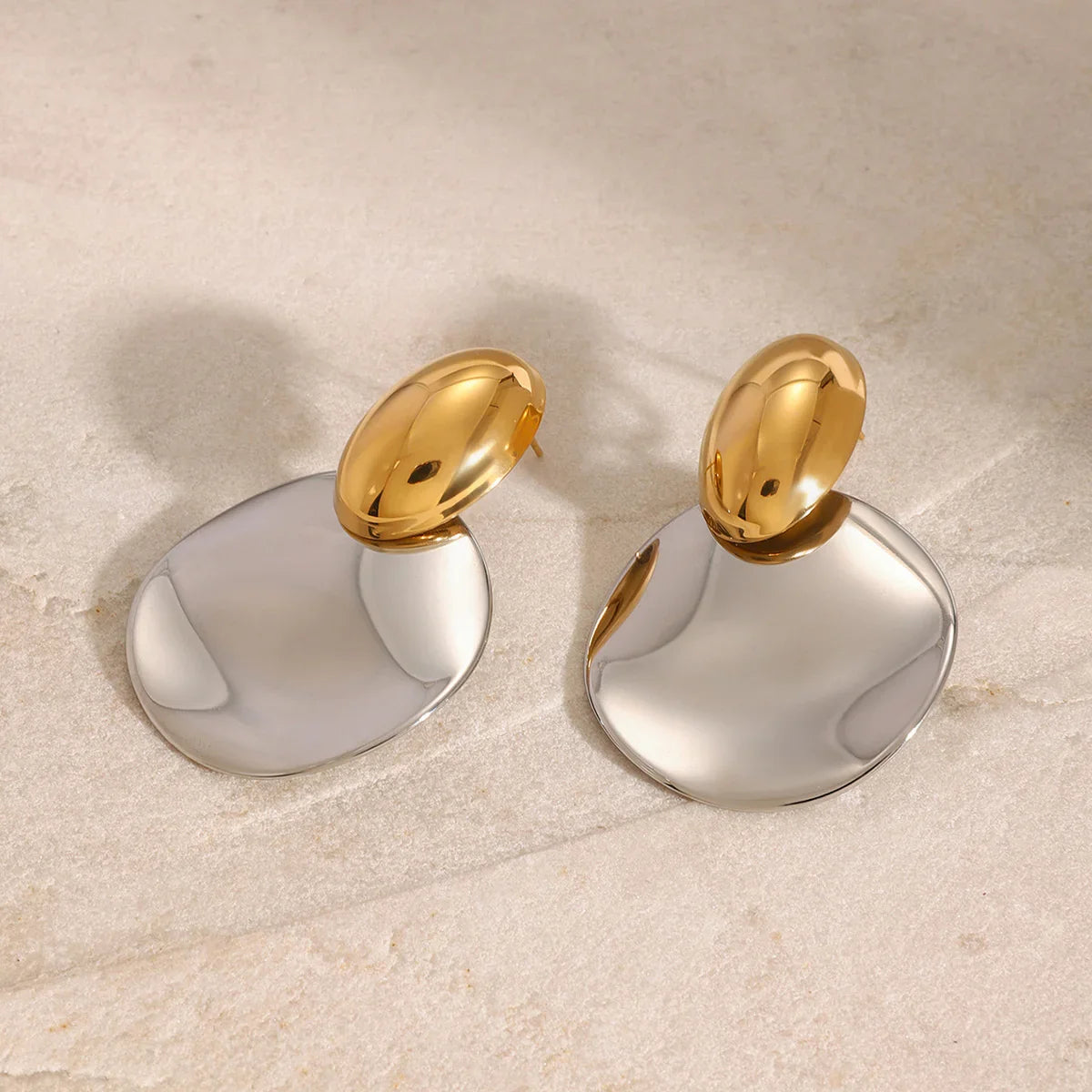 {
  "[Royal&Vicky]Destiny Chunky Gold Drop Earrings": "[Royal&Vicky] デスティニー チャンキー ゴールド ドロップピアス"
}