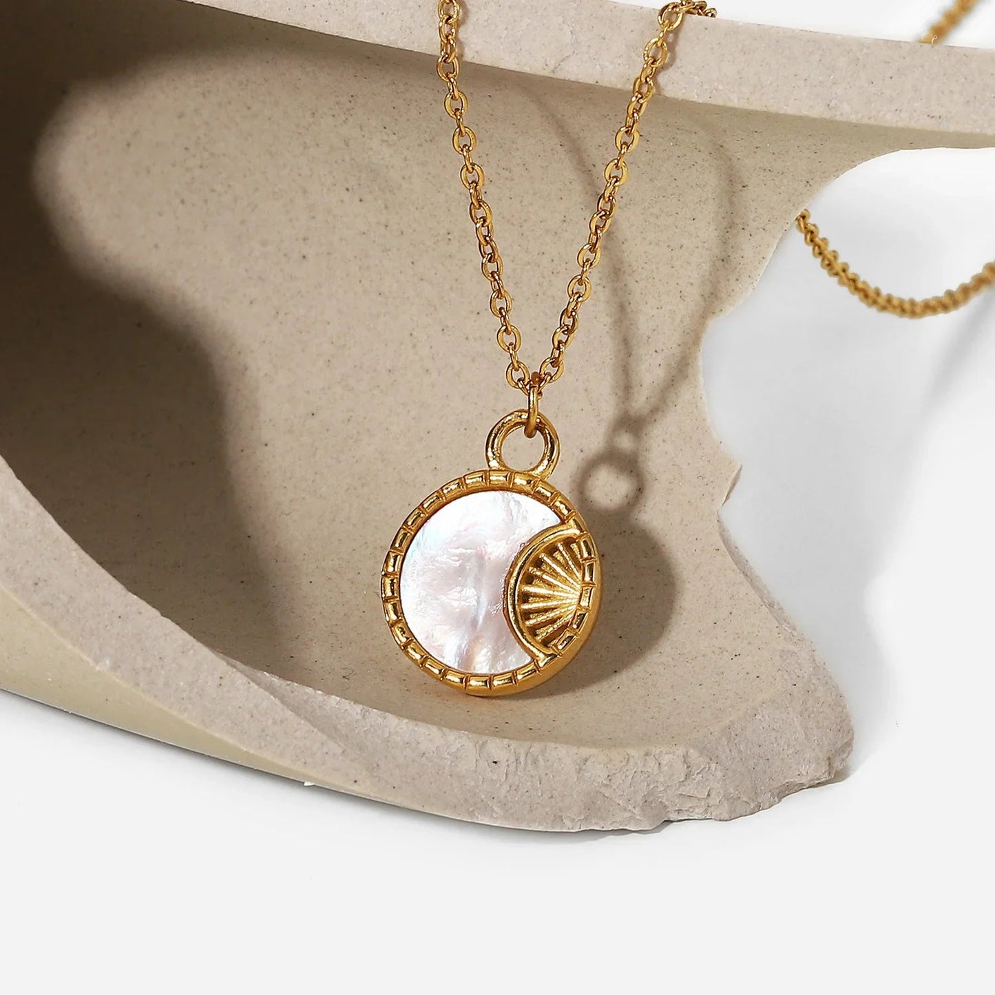 [Royal Vicky]Brooklyn Freshwater Pearl Necklace