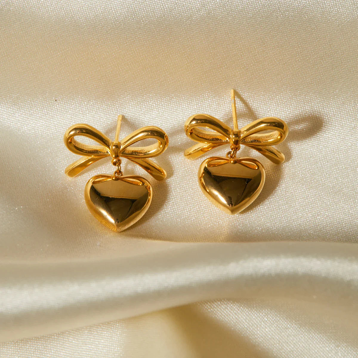 [Royal Vicky]Rowanne French Knot Gold Heart Earrings