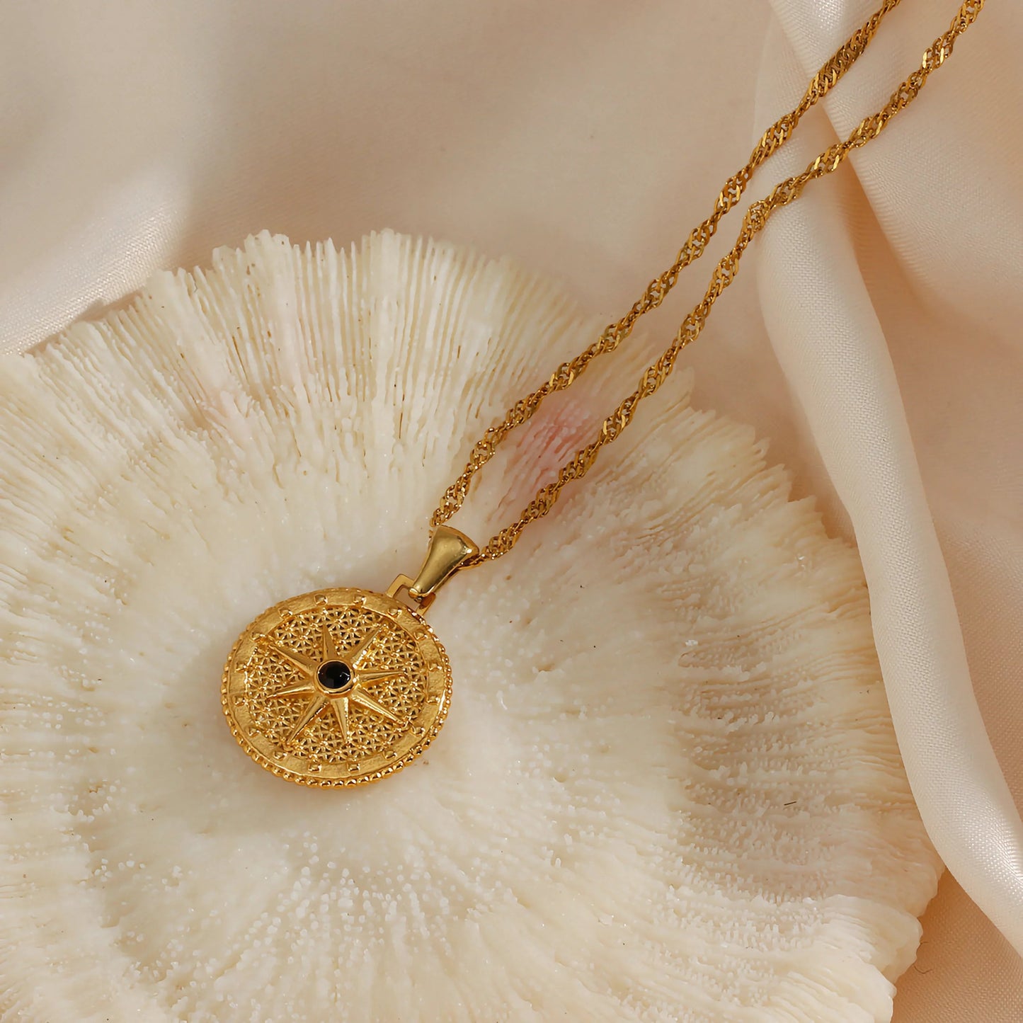 [Royal Vicky]Ellie Compass Necklace