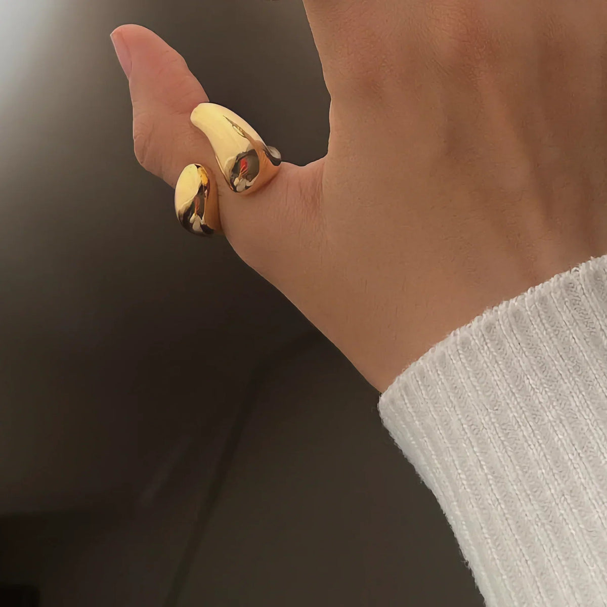 {
  "[Royal&Vicky]Abstract Gold Ring": "[Royal&Vicky]アブストラクト ゴールドリング"
}