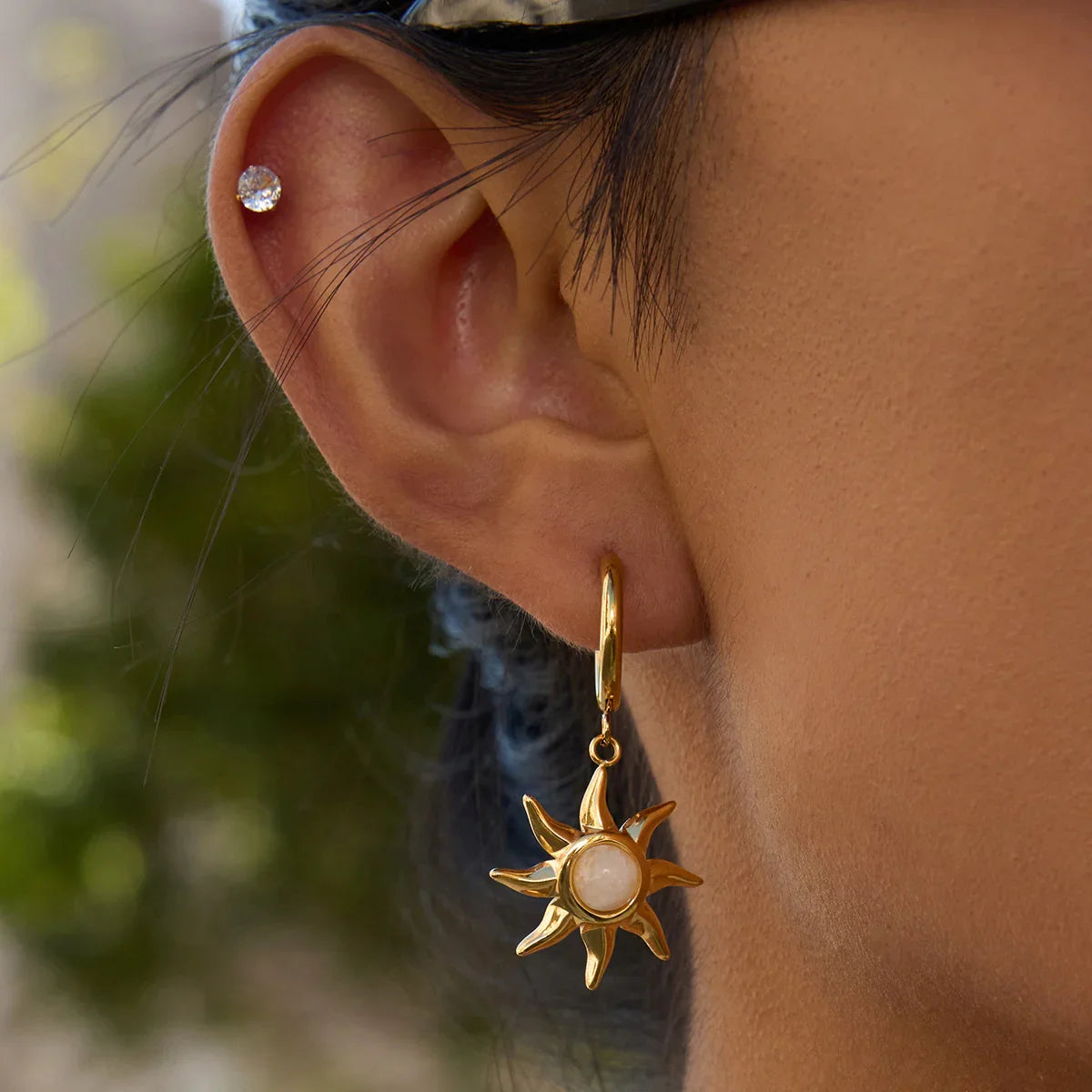[Royal Vicky]Helia Sun-shaped Moonstone Earrings