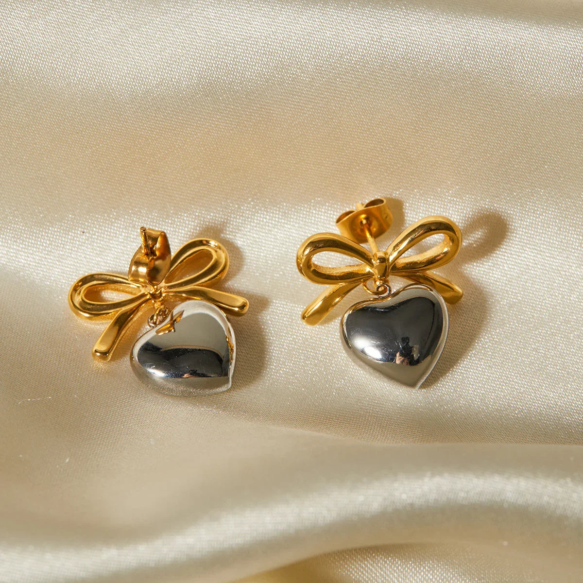 [Royal Vicky]Rowanne Two Tone French Knot Heart Earrings