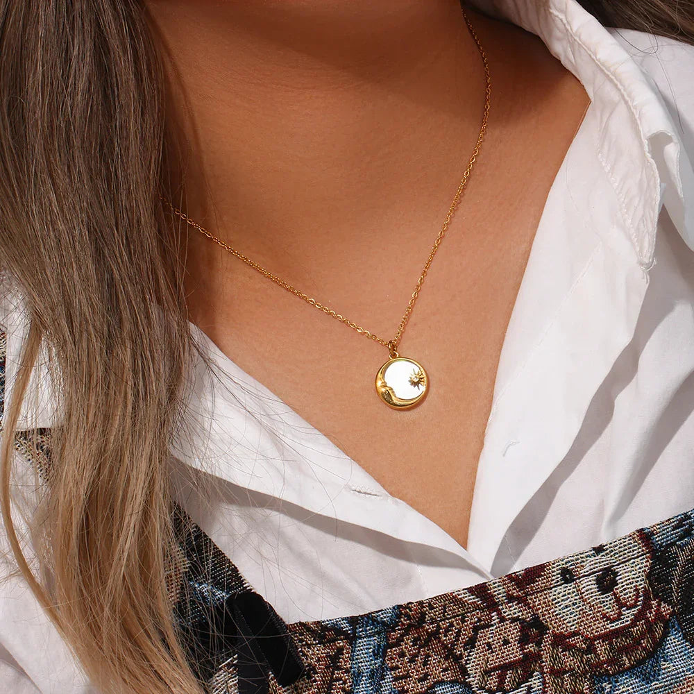 [Royal Vicky]Evangeline Lunar Gold Necklace