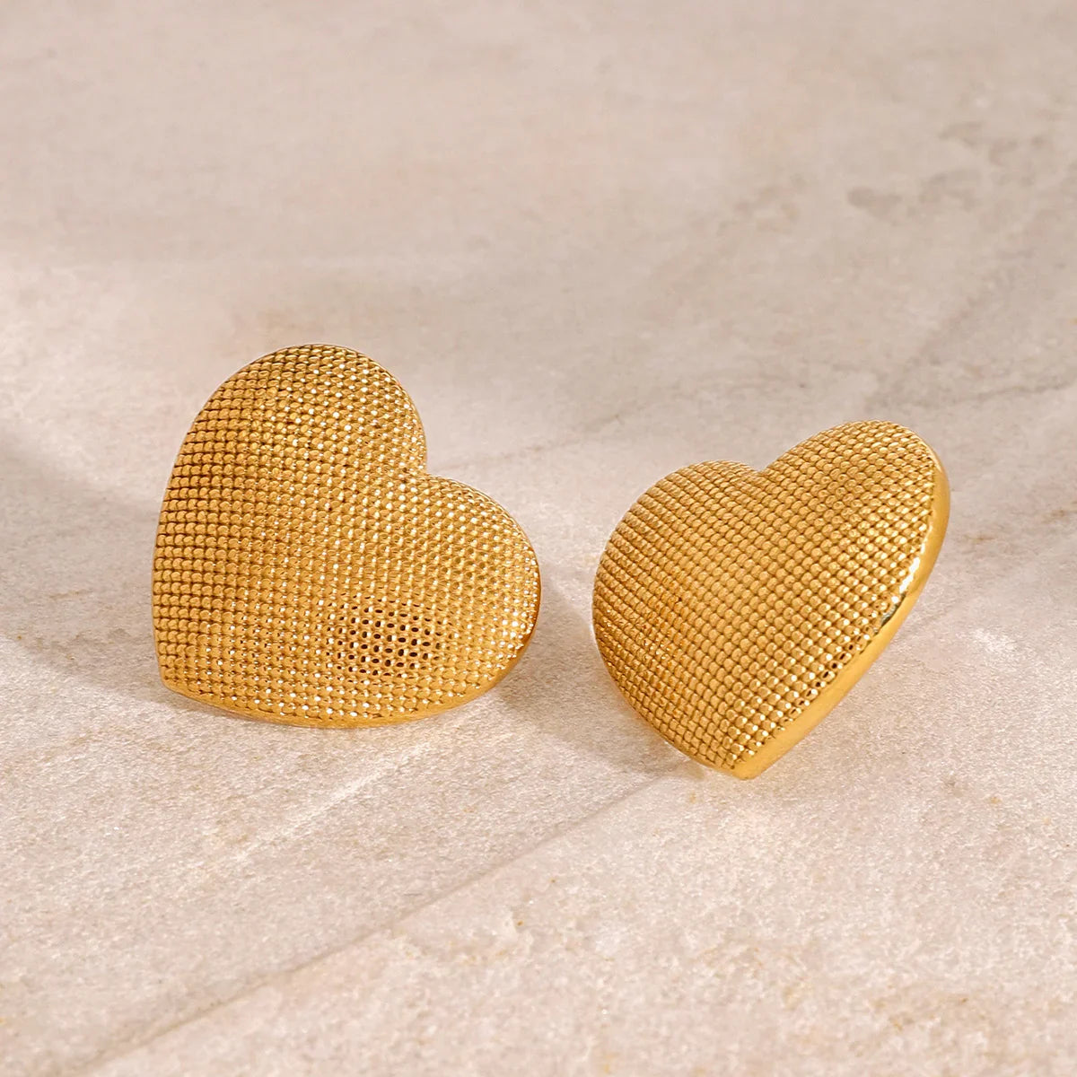 [Royal Vicky]Cecelia Textured Heart Earrings
