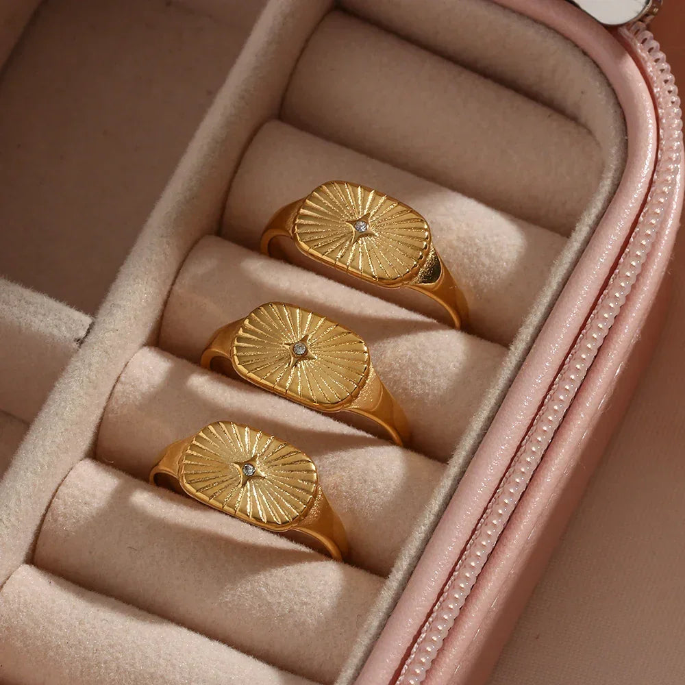 [Royal&Vicky]Aglaia Goldring