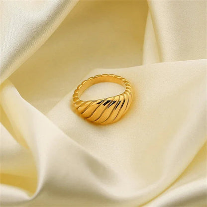 [Royal Vicky]Ylenna Gold Croissant Ring