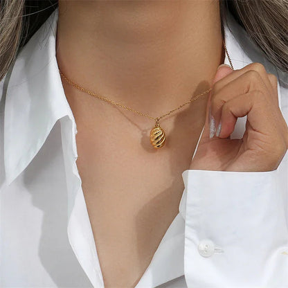 [Royal Vicky]Linda Gold Croissant Necklace