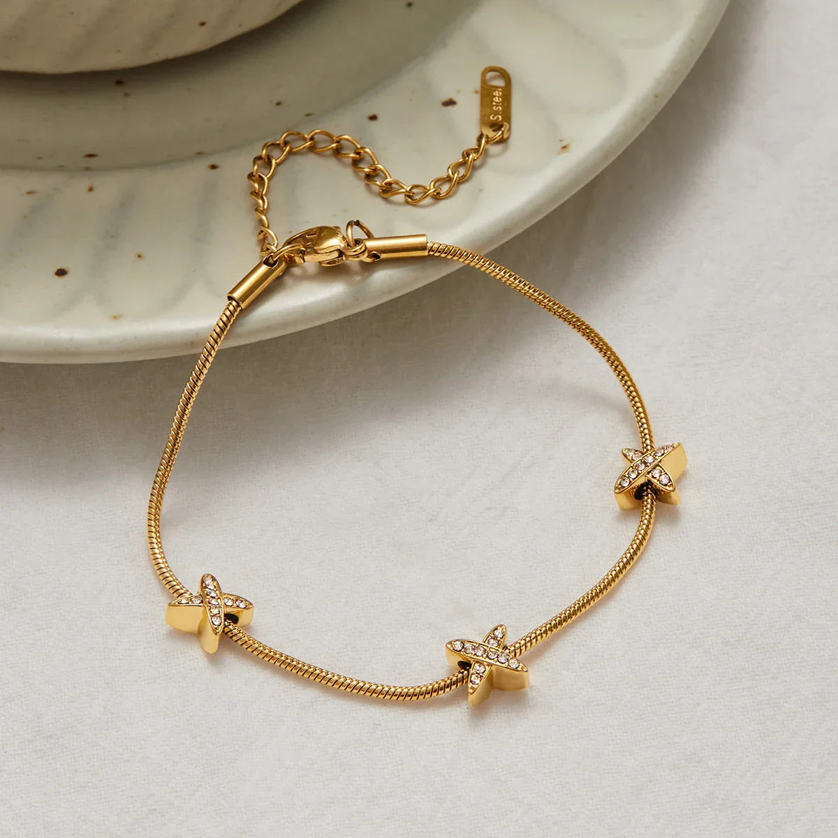 [Royal Vicky]Brienne Diamond Cross Herringbone Bracelet