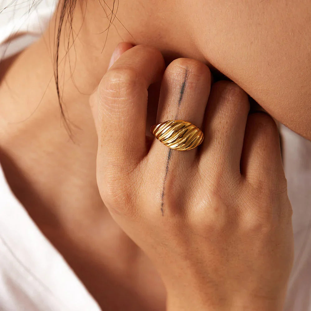 [Royal Vicky]Mia Gold Croissant Ring
