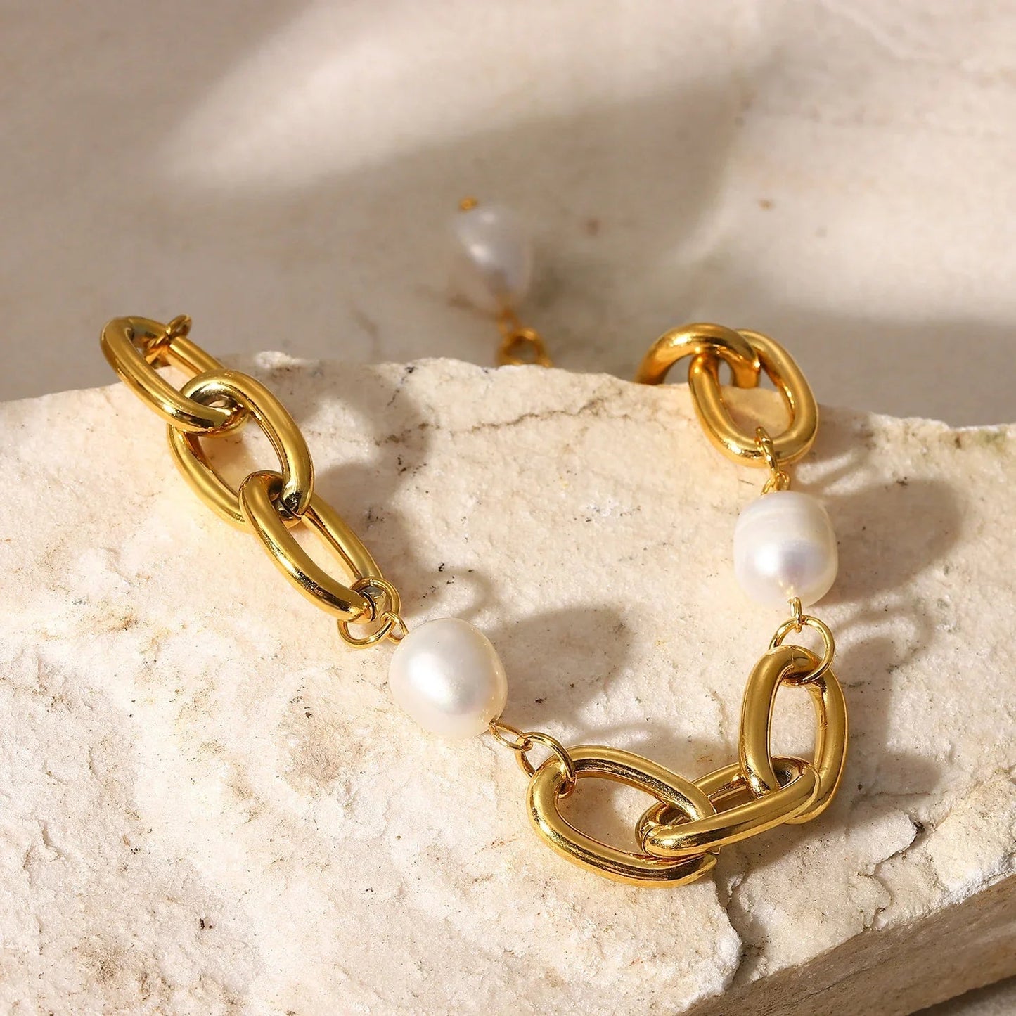 [Royal Vicky]Ysabel Chunky Freshwater Pearl Bracelet