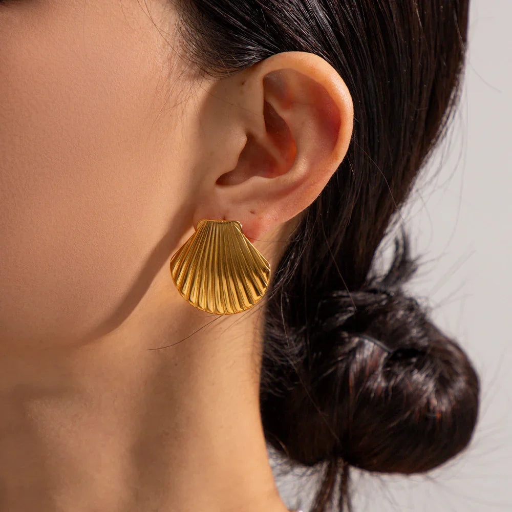 [Royal Vicky]Nicole Seashell Gold Earrings