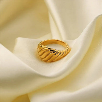 [Royal Vicky]Ylenna Gold Croissant Ring