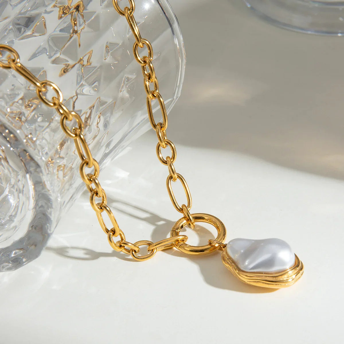 [Royal Vicky]Shelby Mother Of Pearl Pendant