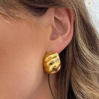 [Royal Vicky]Lucina Gold Huggie Earrings
