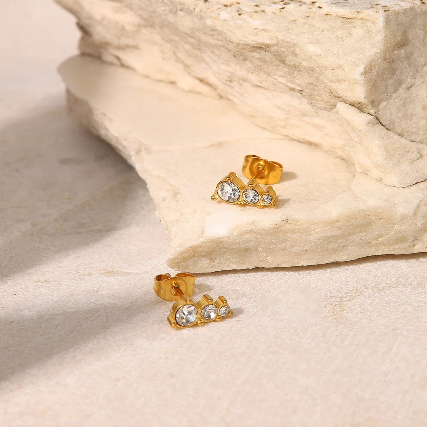 [Royal Vicky]Lira Gold Earrings