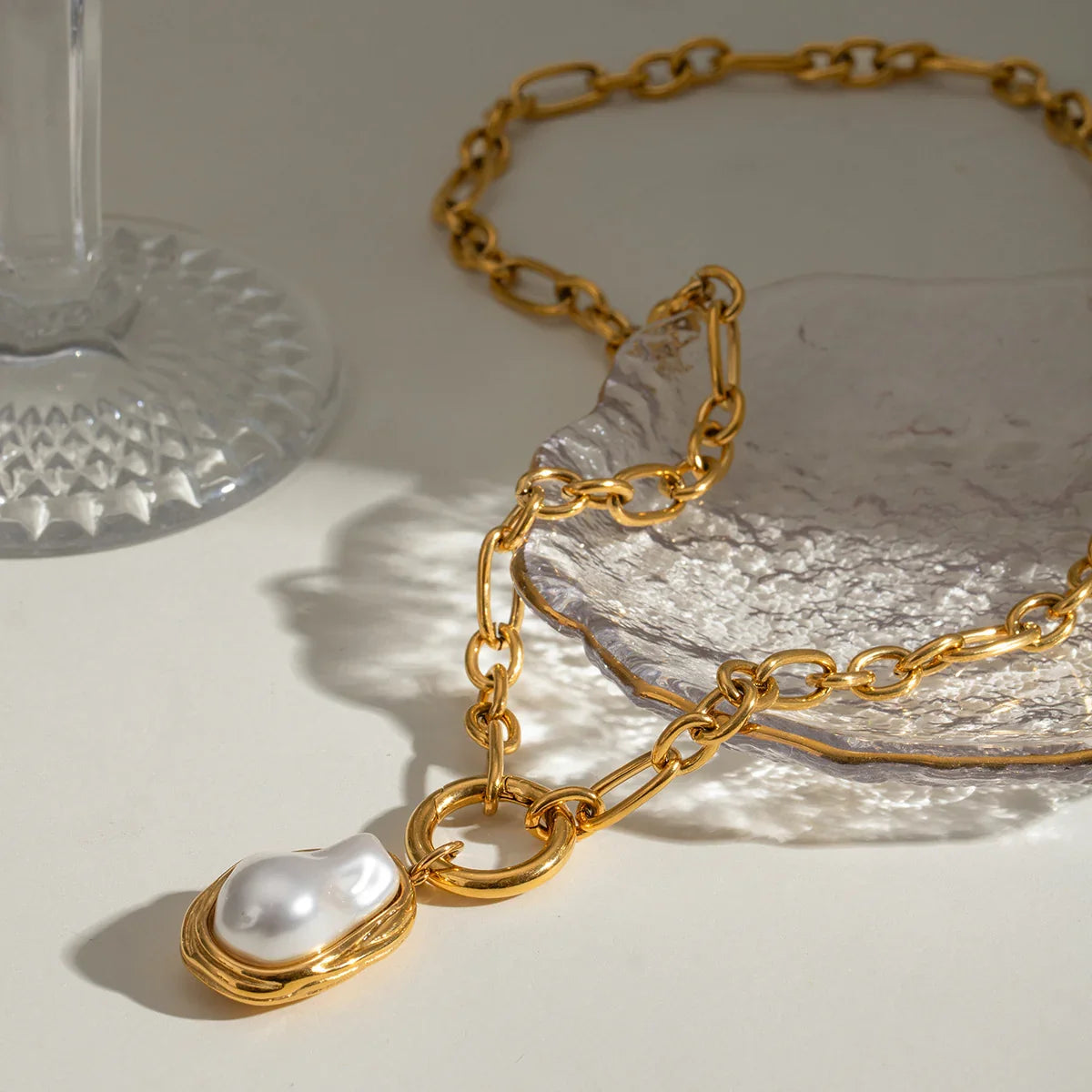 [Royal Vicky]Shelby Mother Of Pearl Pendant