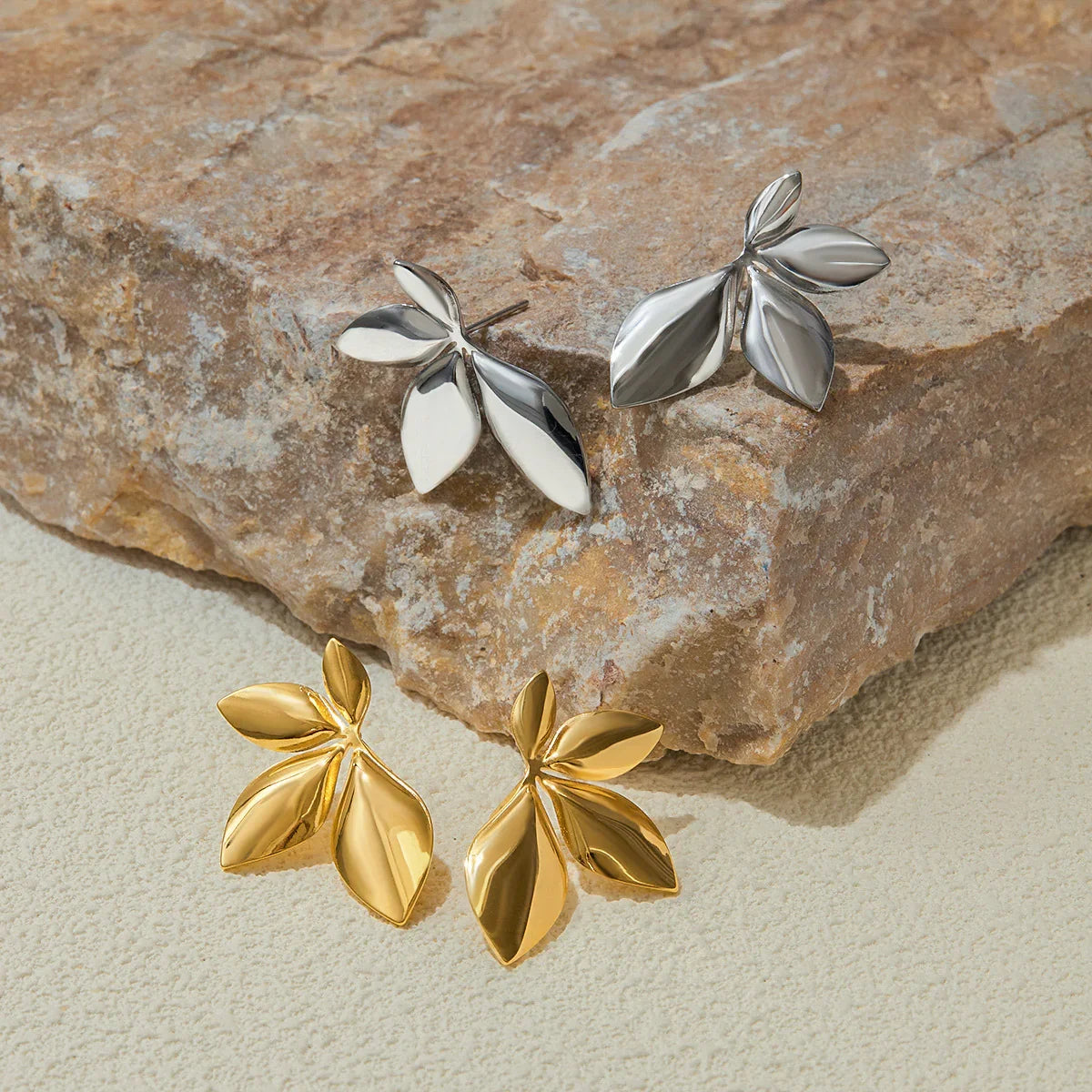 [Royal Vicky]Velle Gold Petal Earrings