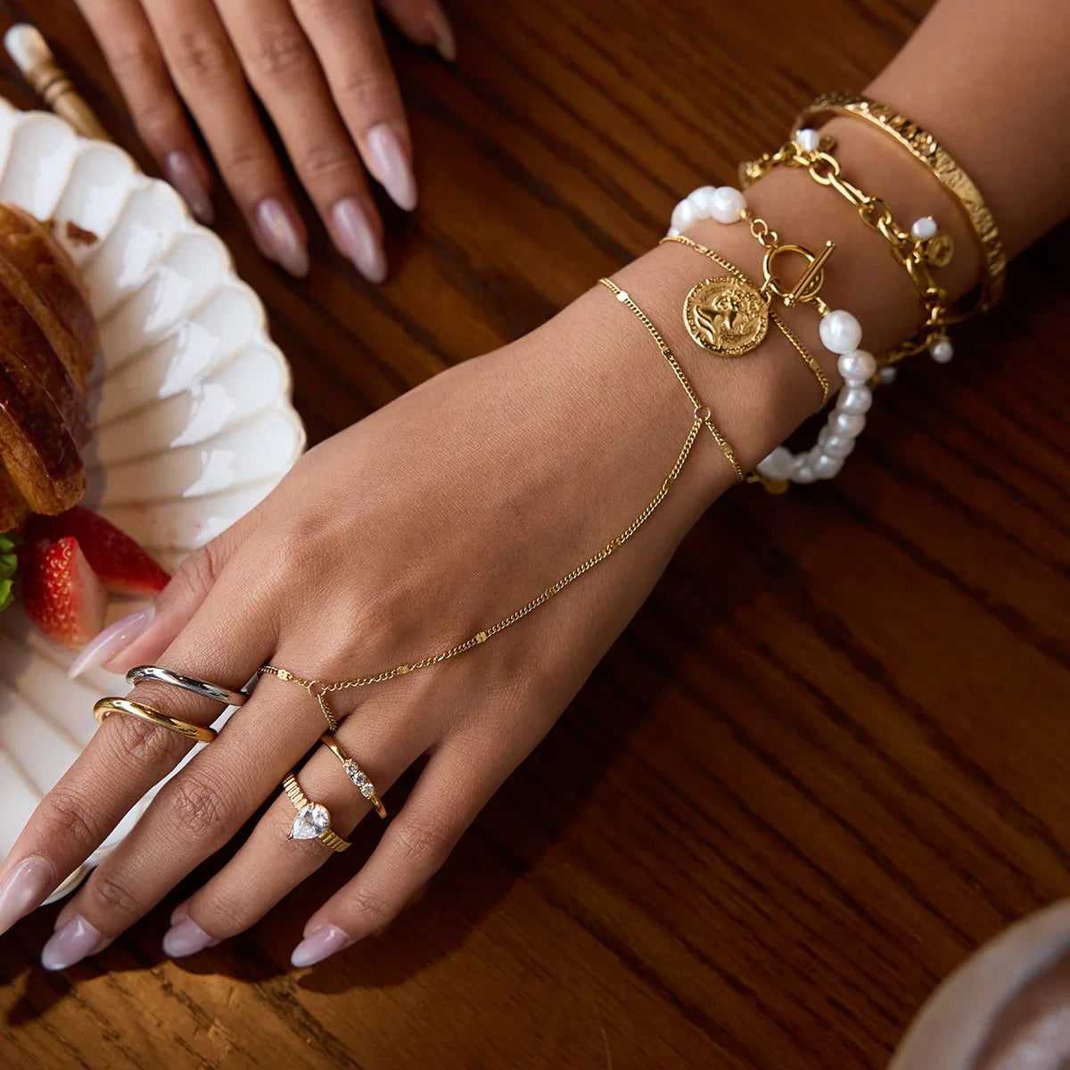 [Royal Vicky]Mimi Golden Hand Chain