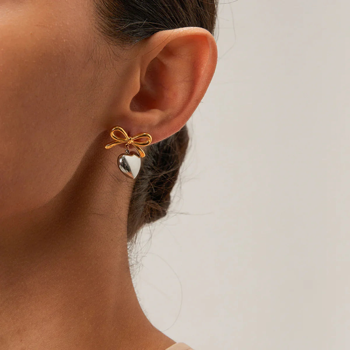 [Royal Vicky]Rowanne Two Tone French Knot Heart Earrings
