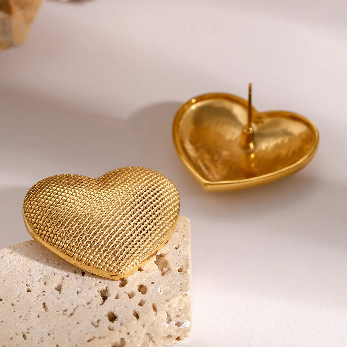 [Royal Vicky]Cecelia Textured Heart Earrings