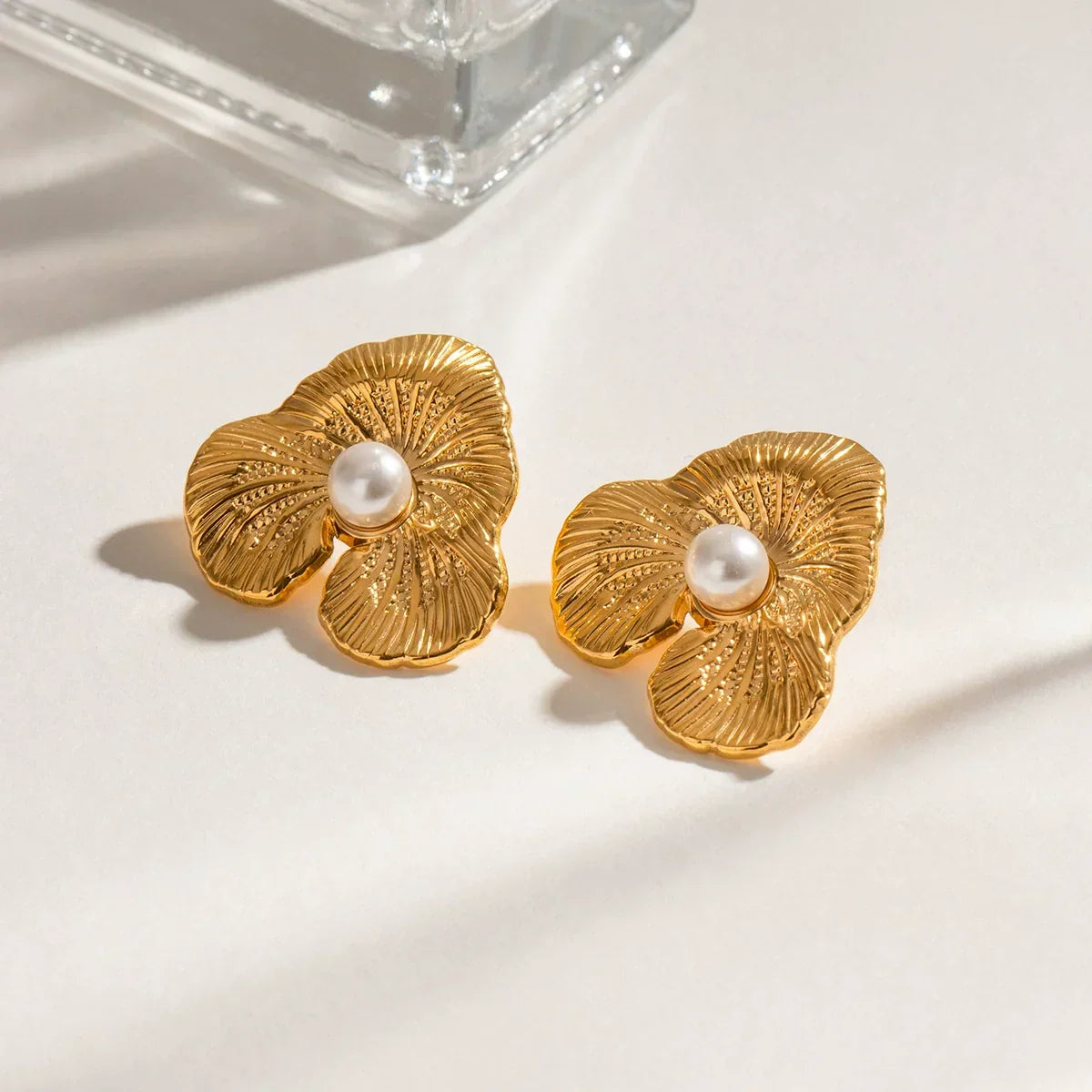 [Royal Vicky]Klara Floral Pearl Earrings