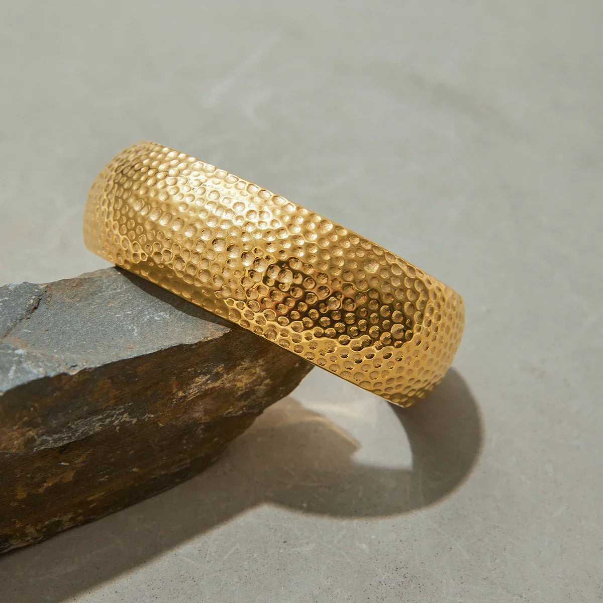 [Royal Vicky]Cheyenne Textured Gold Band