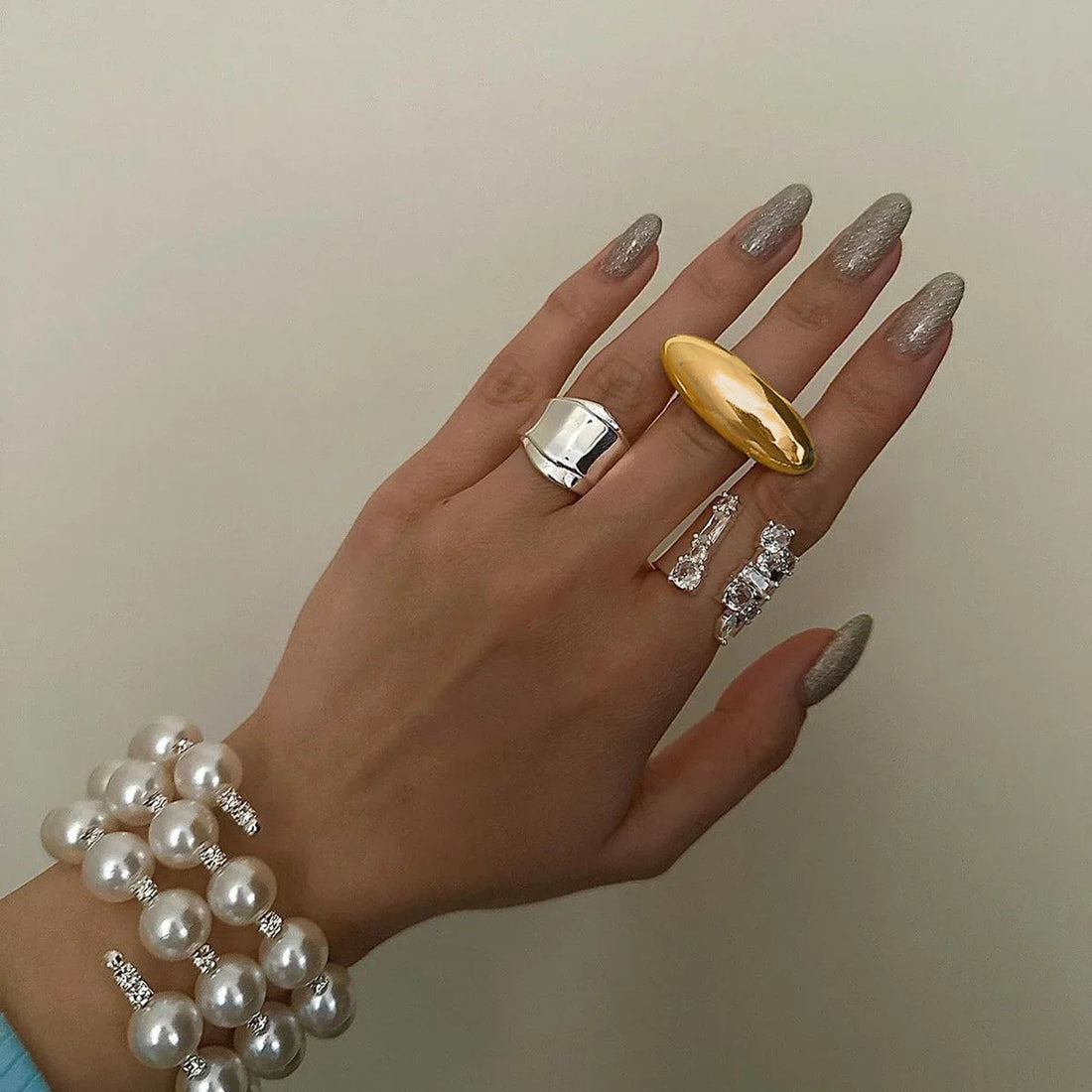 {
  "[Royal&Vicky]Lenora Gold Ring": "[Royal&Vicky]レノラ ゴールドリング"
}
