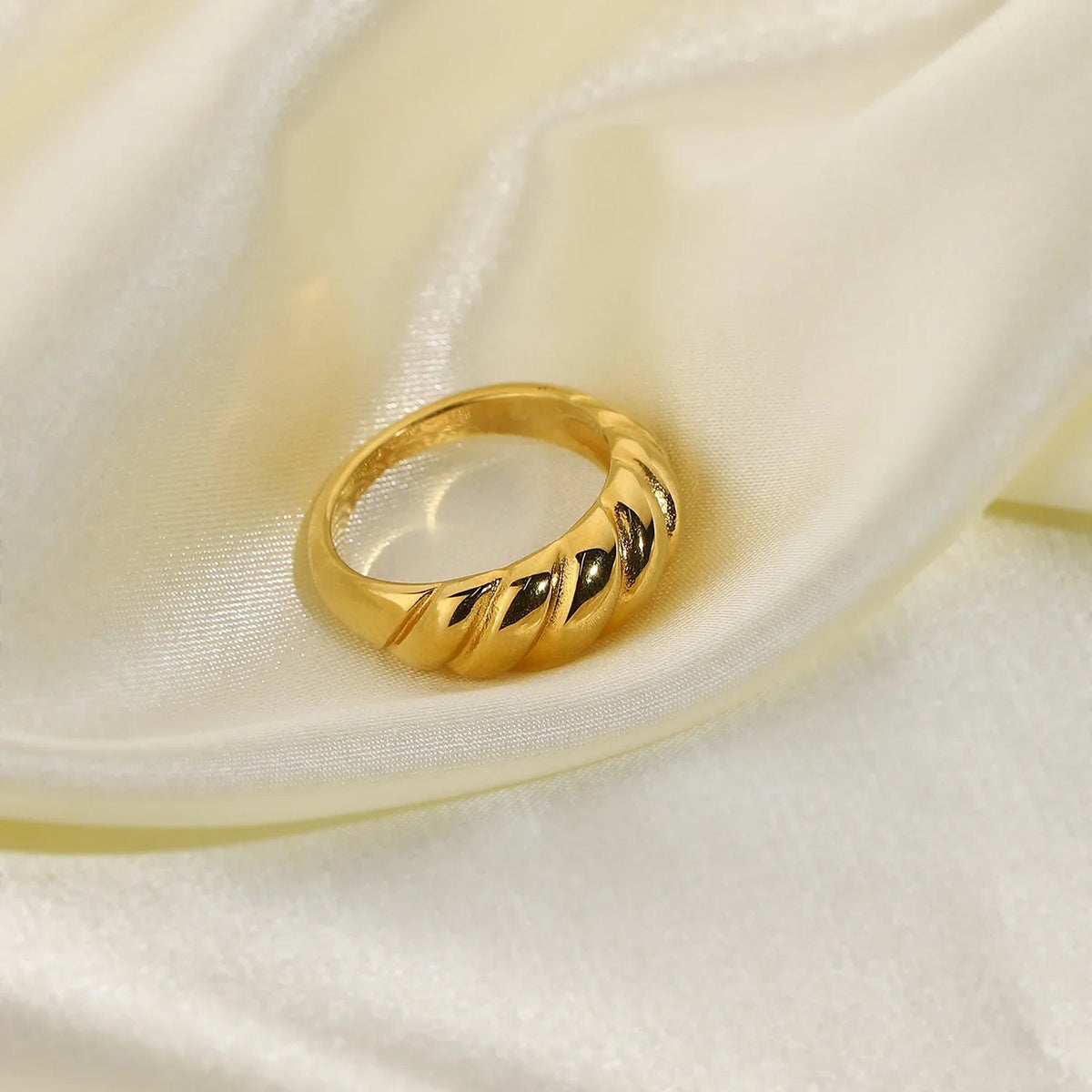 {
  "[Royal&Vicky]Amaia Gold Croissant Ring": "[Royal&Vicky] アマイア ゴールド クロワッサン リング"
}