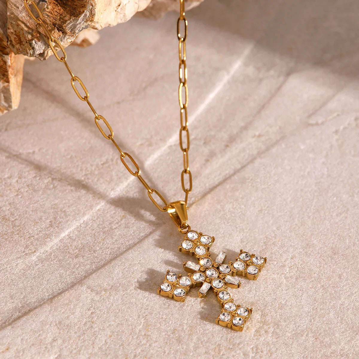 [Royal Vicky]Divina Crystal Cross Necklace