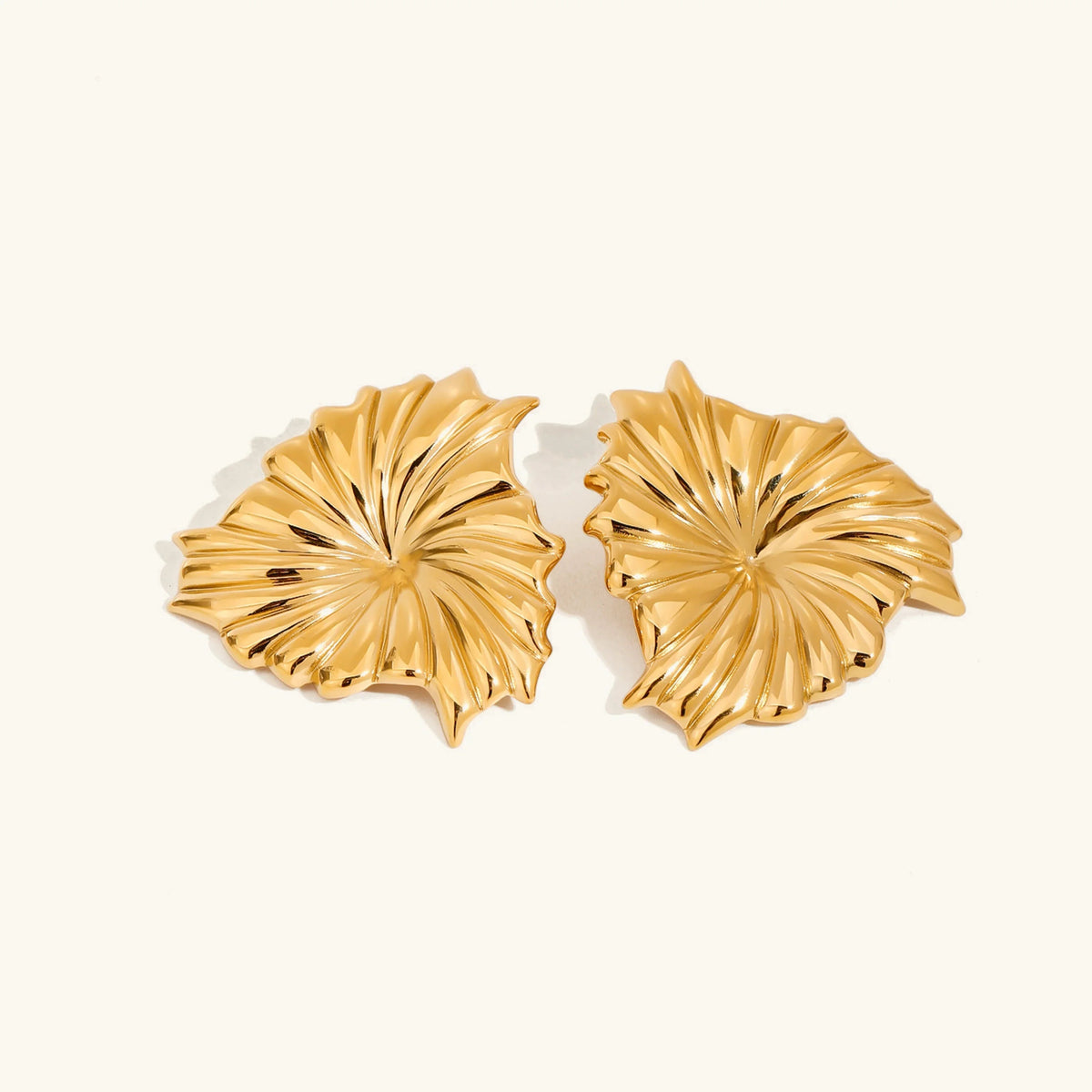 [Royal&Vicky]ラファエラ スカルプトペタル ゴールドピアス